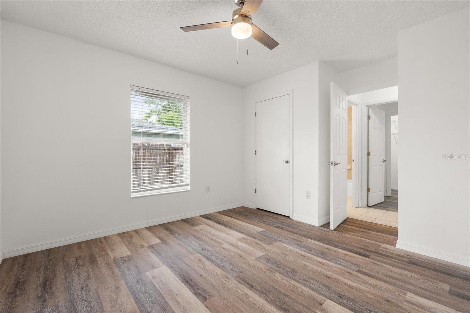 5433 81ST AVENUE CIR E