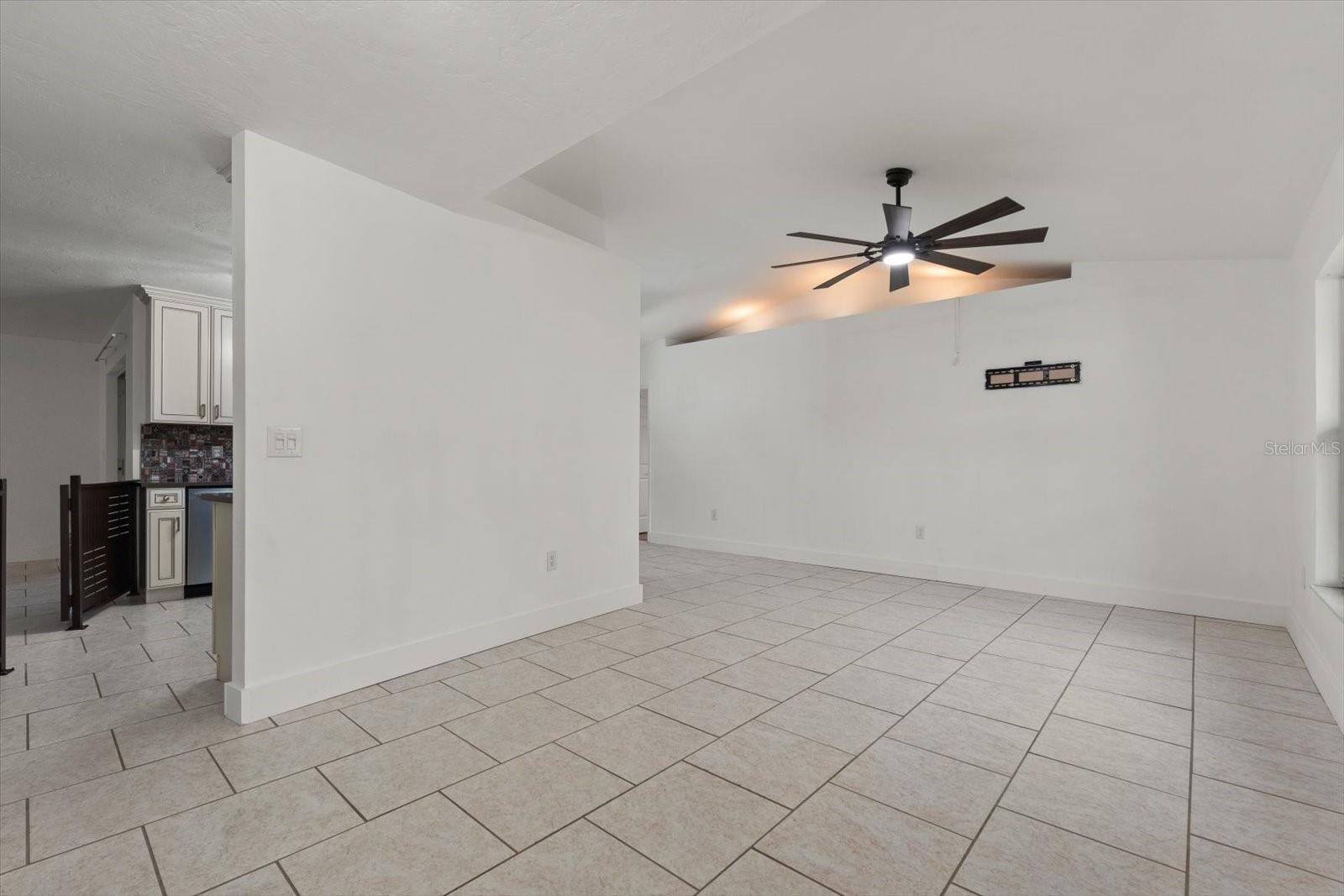 5433 81ST AVENUE CIR E