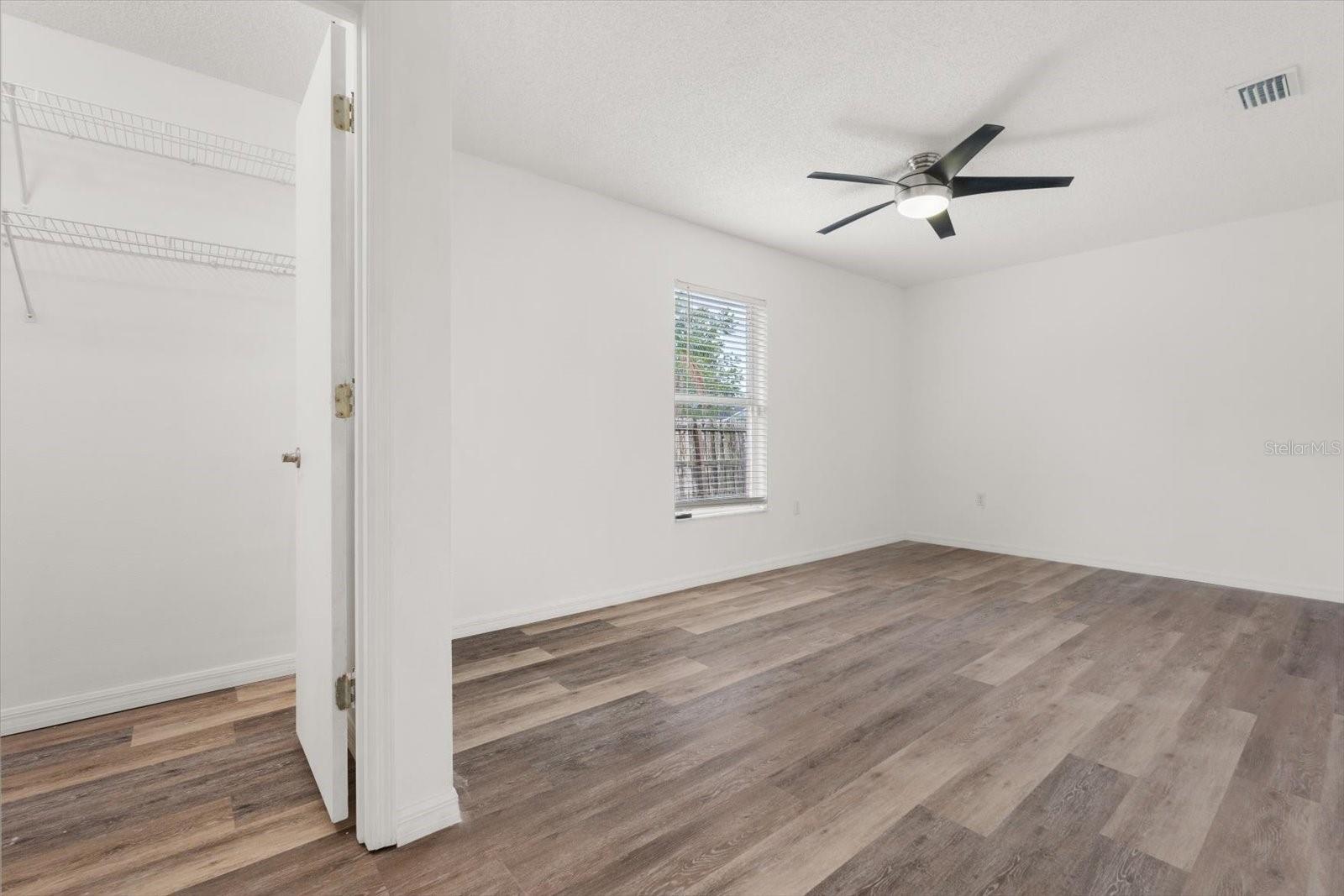 5433 81ST AVENUE CIR E