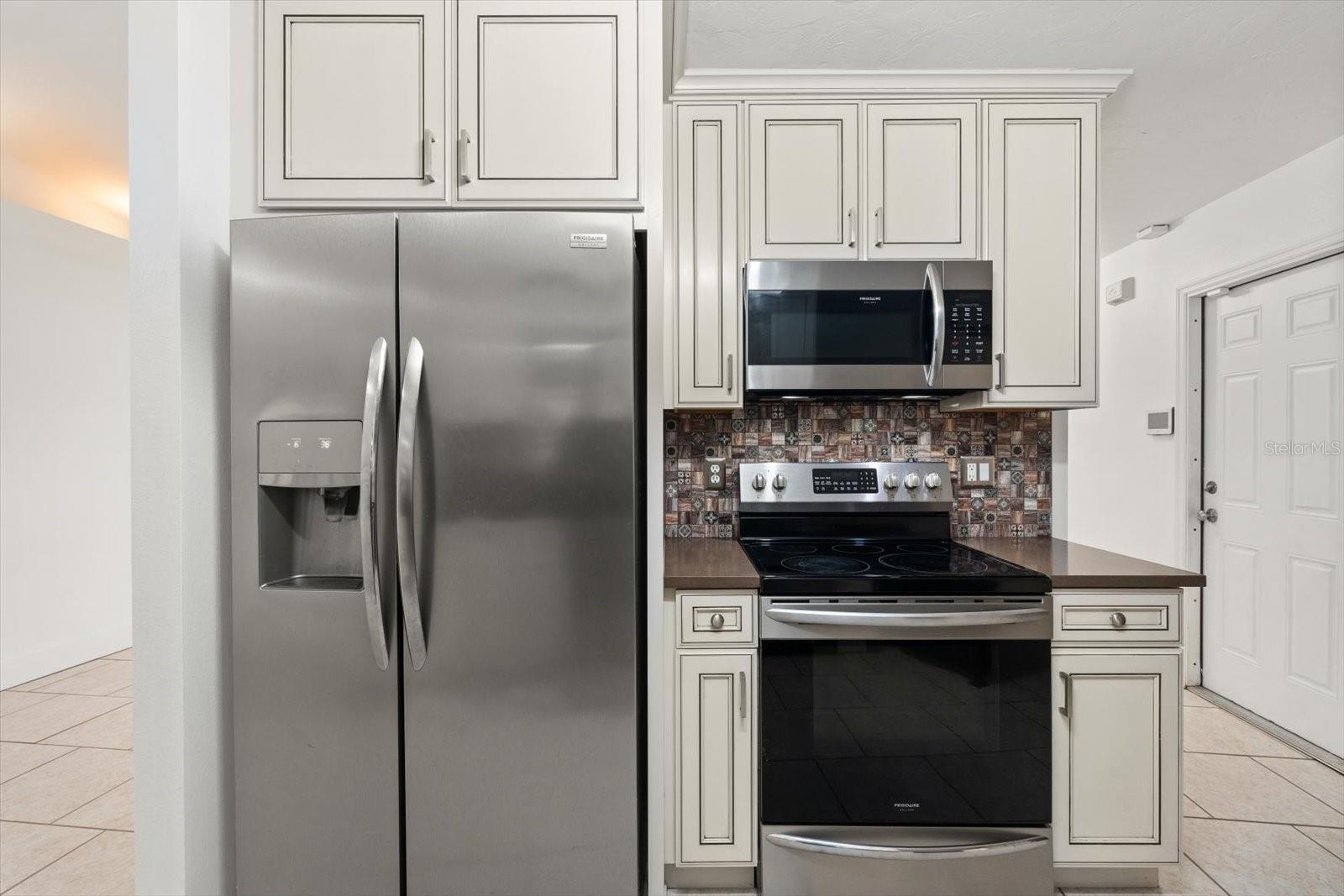 5433 81ST AVENUE CIR E