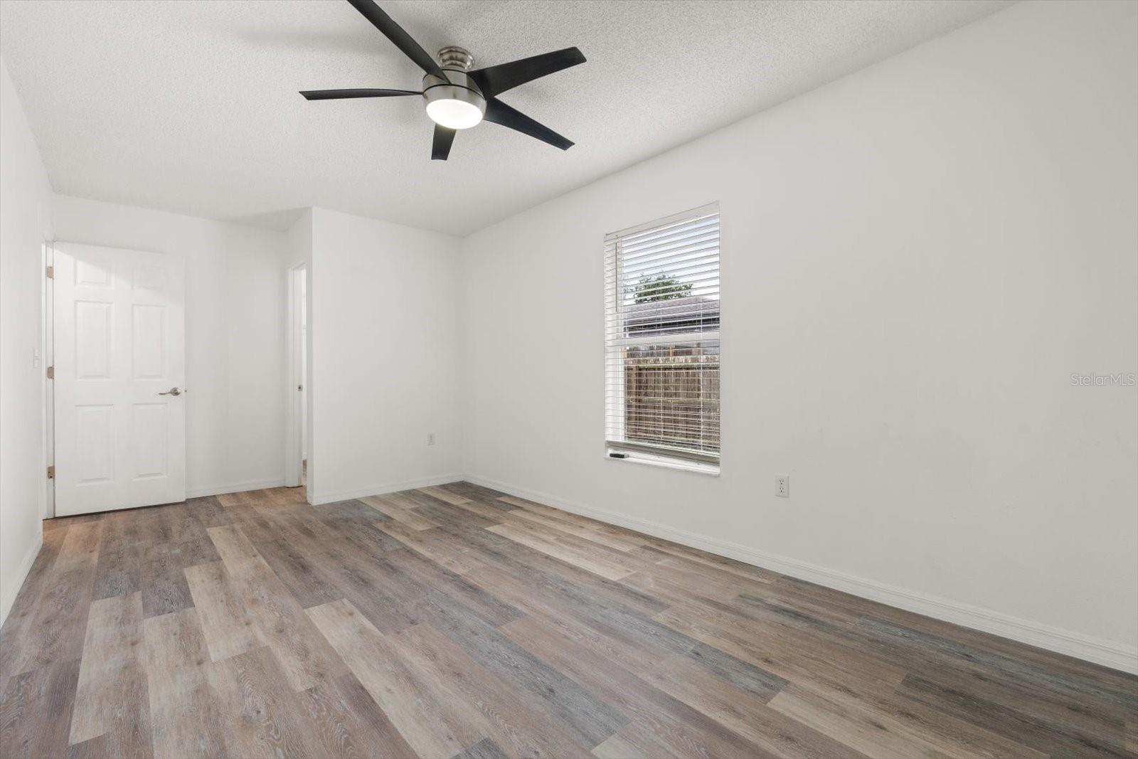 5433 81ST AVENUE CIR E