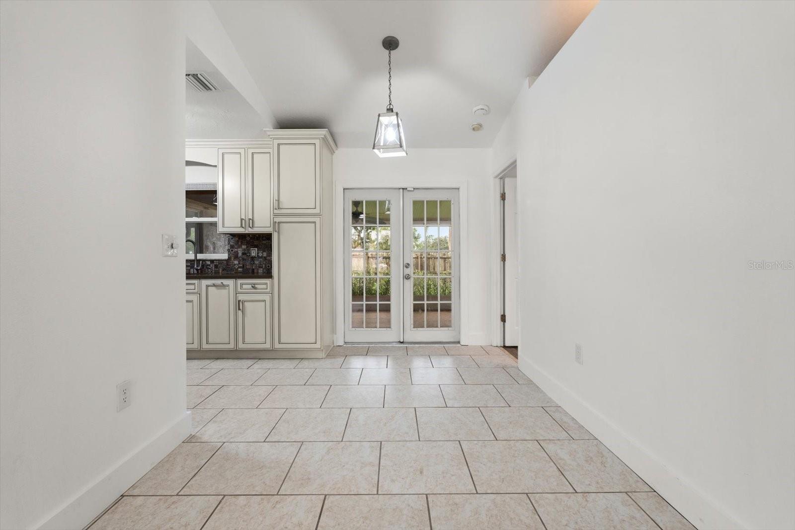 5433 81ST AVENUE CIR E