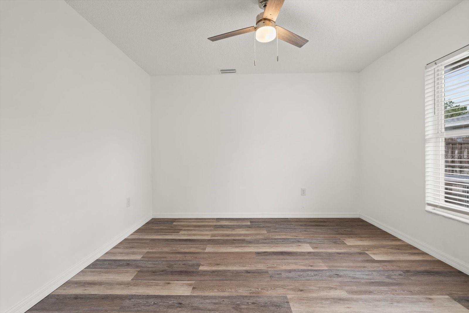 5433 81ST AVENUE CIR E