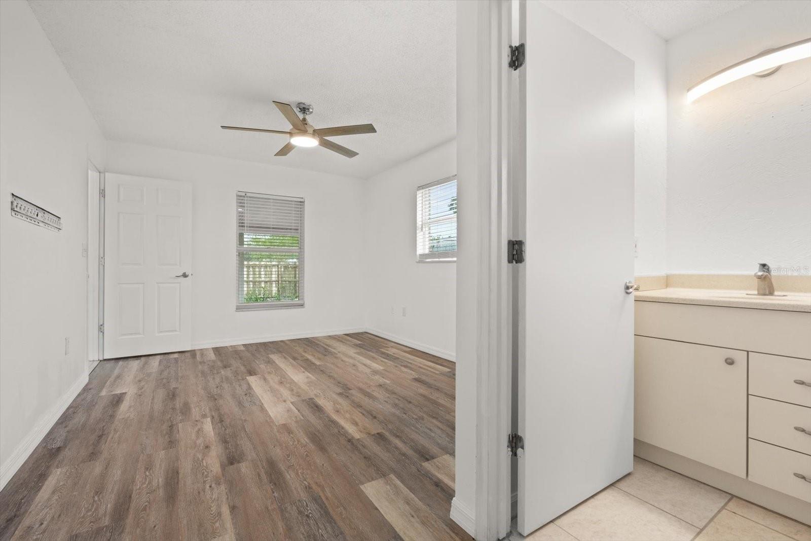 5433 81ST AVENUE CIR E