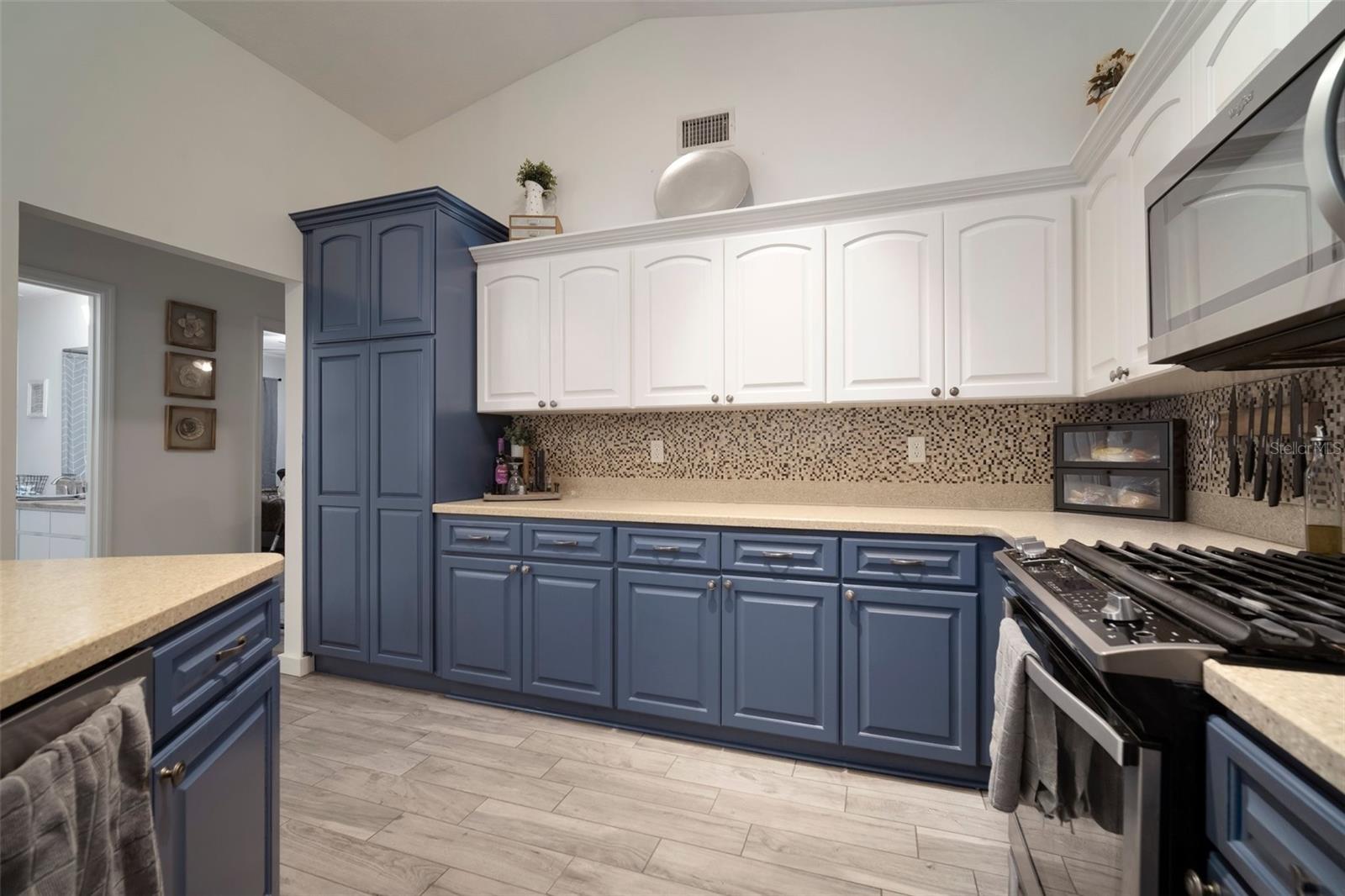1126 OXBOW RD