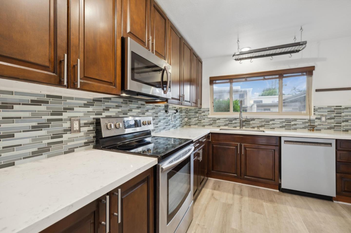 73 Montsalas DR
