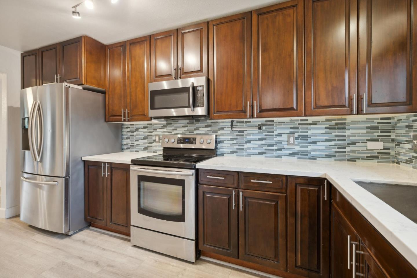 73 Montsalas DR