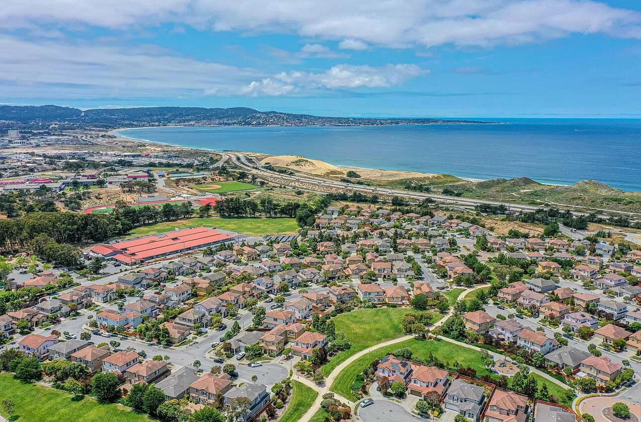 4825 Peninsula Point DR