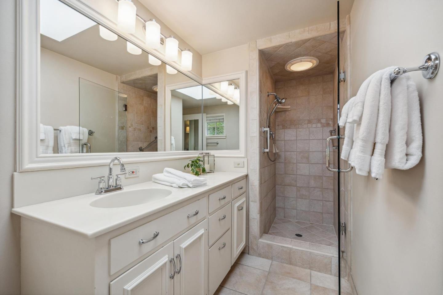 2 SE Pine Ridge WAY