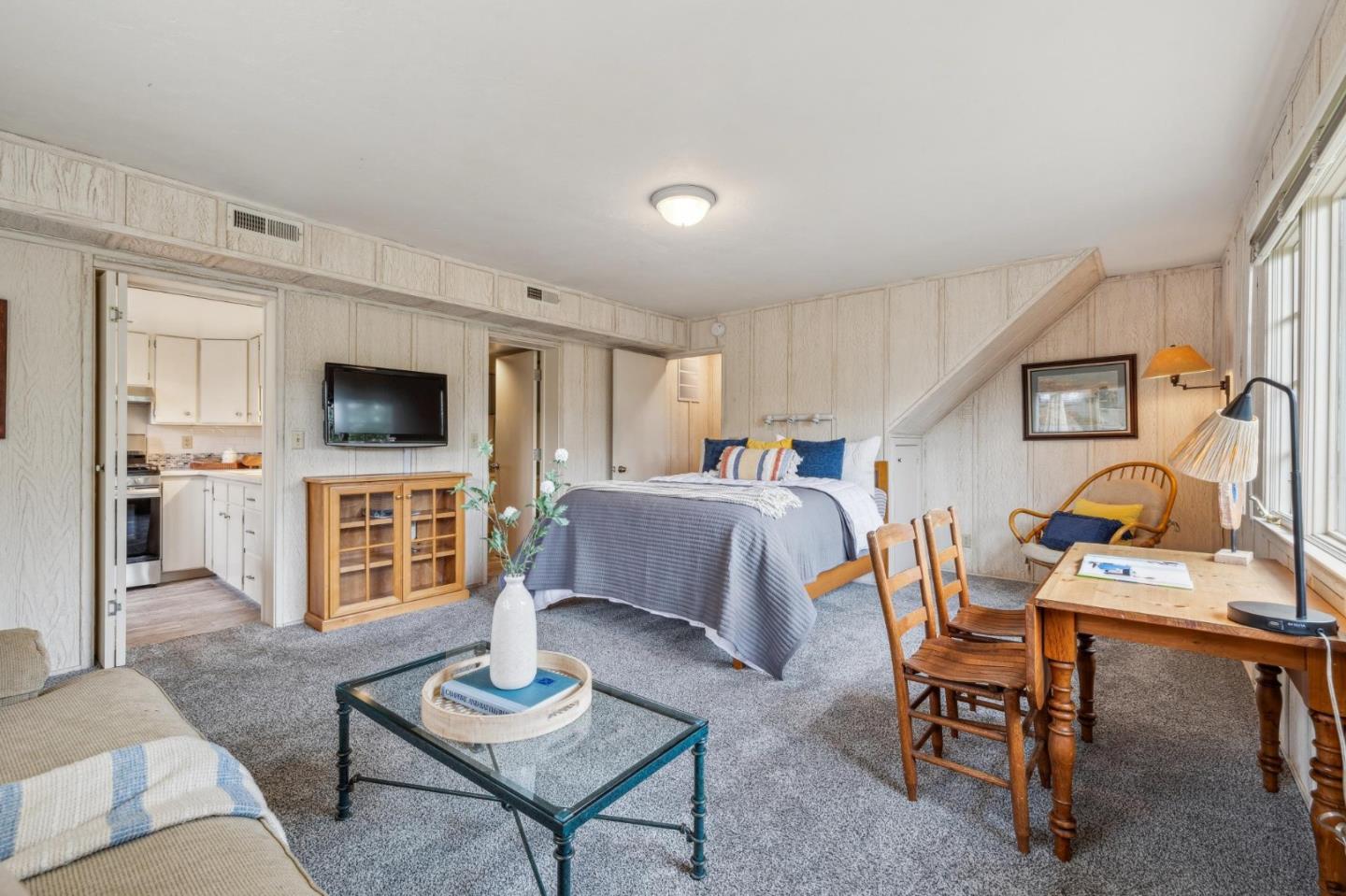 2 SE Pine Ridge WAY