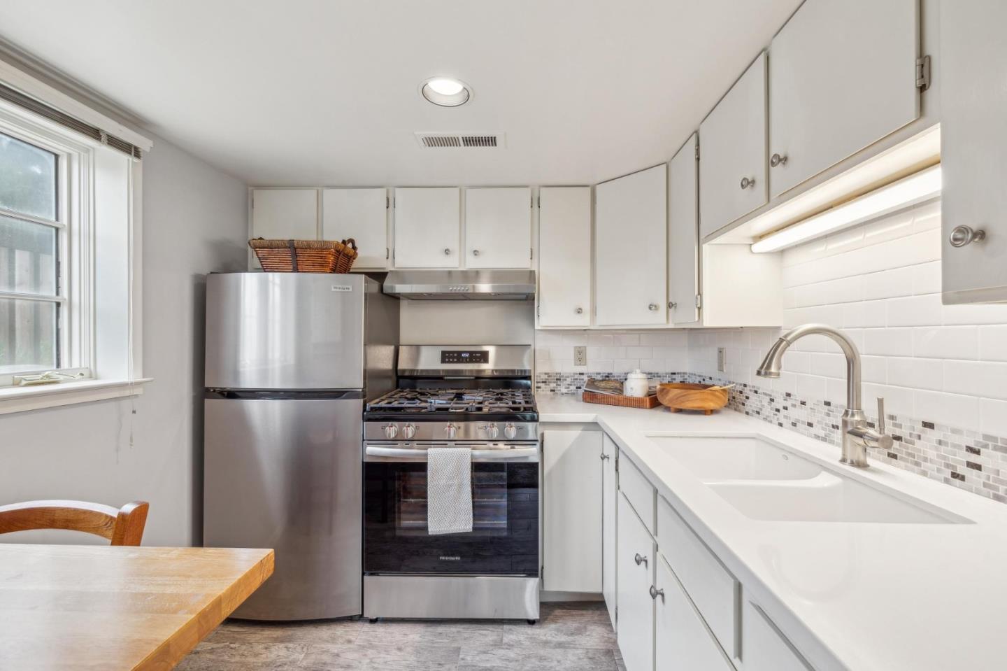 2 SE Pine Ridge WAY