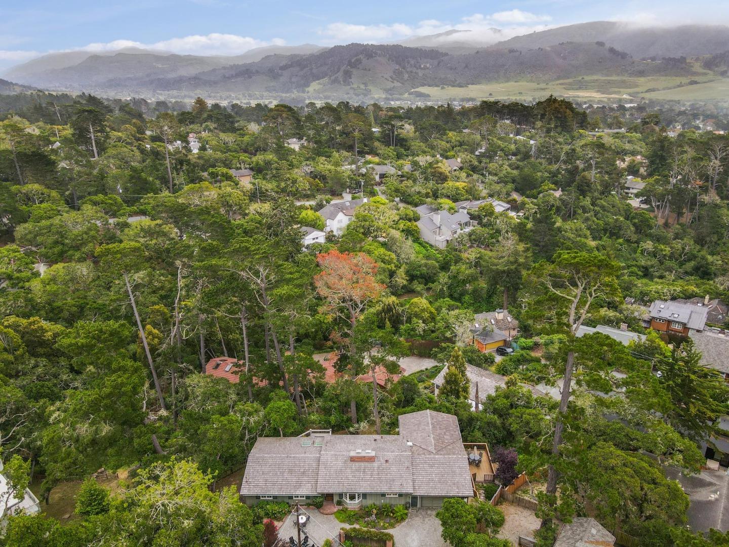 2 SE Pine Ridge WAY