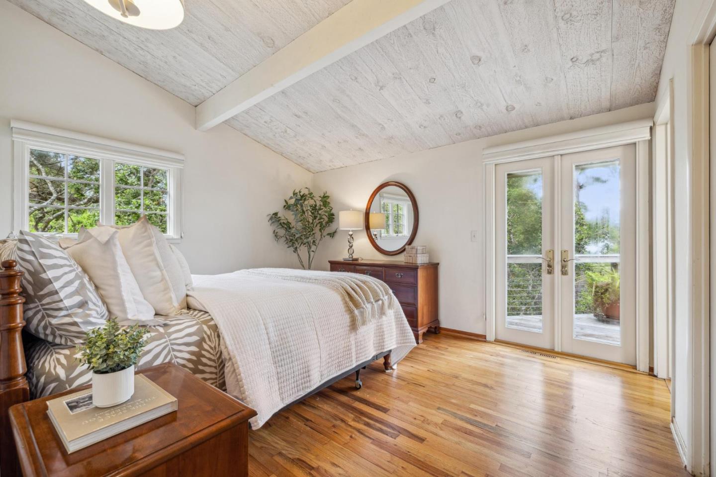 2 SE Pine Ridge WAY