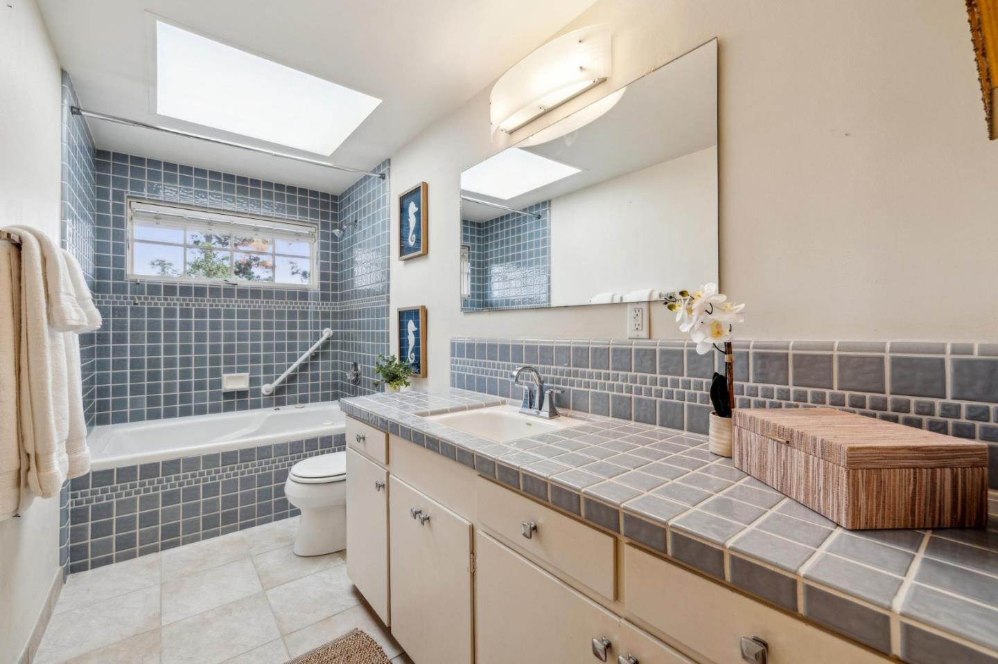2 SE Pine Ridge WAY