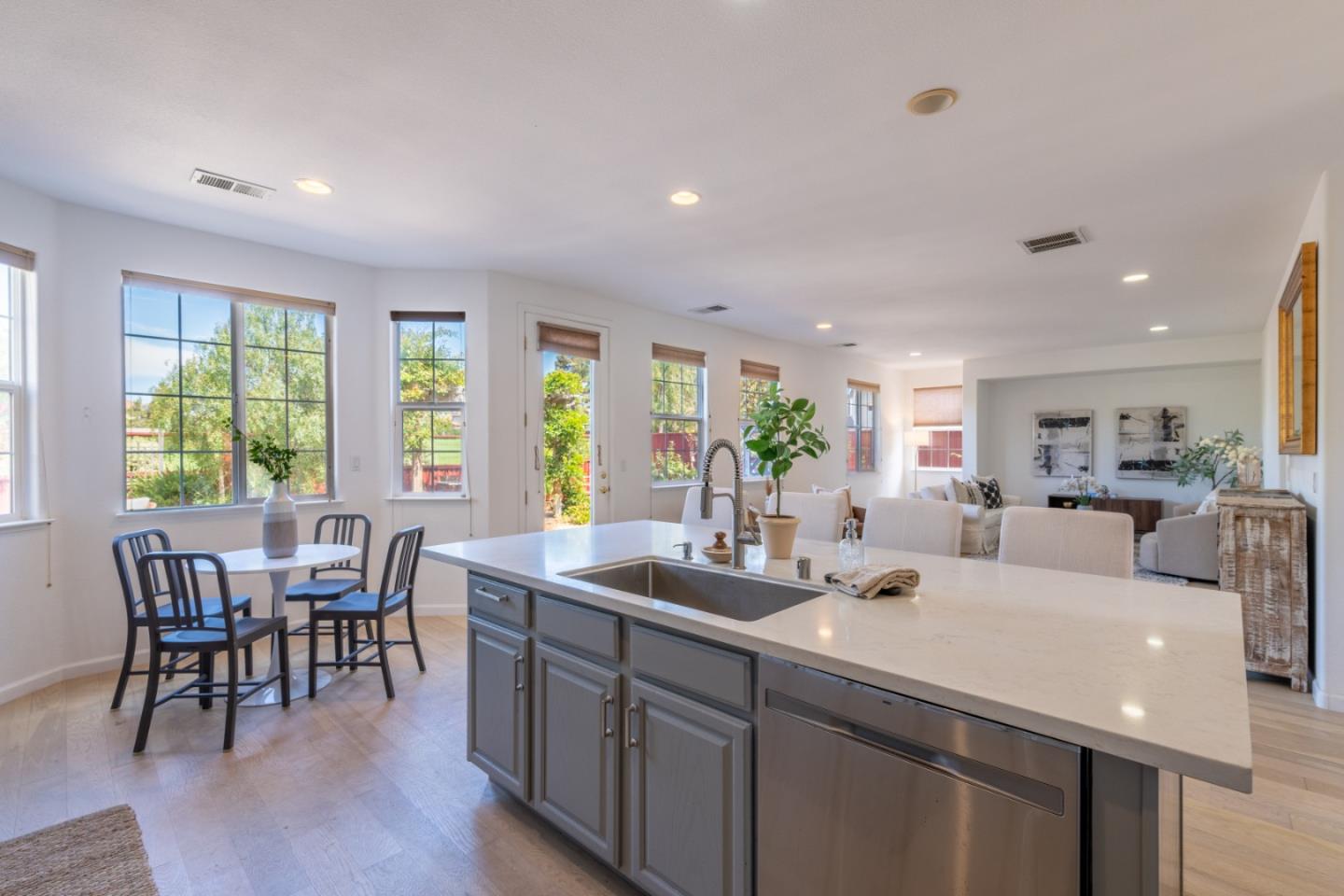 4785 Sea Crest Drive