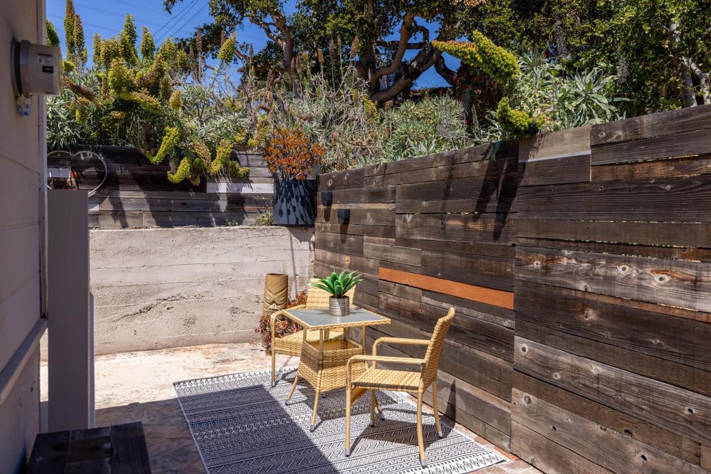 870 Portola DR