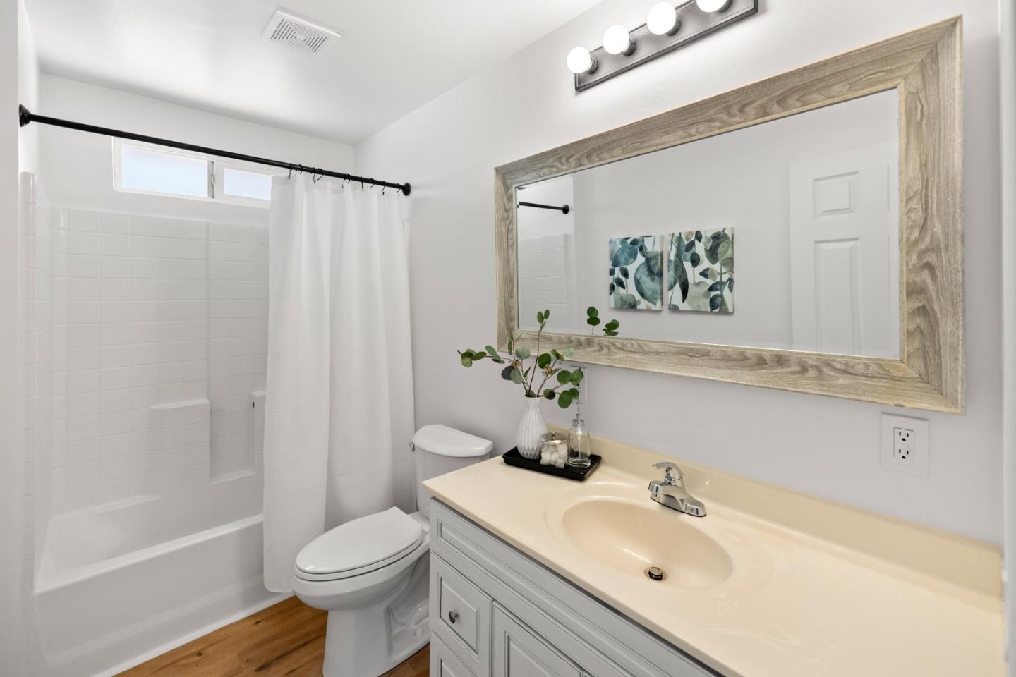 870 Portola DR