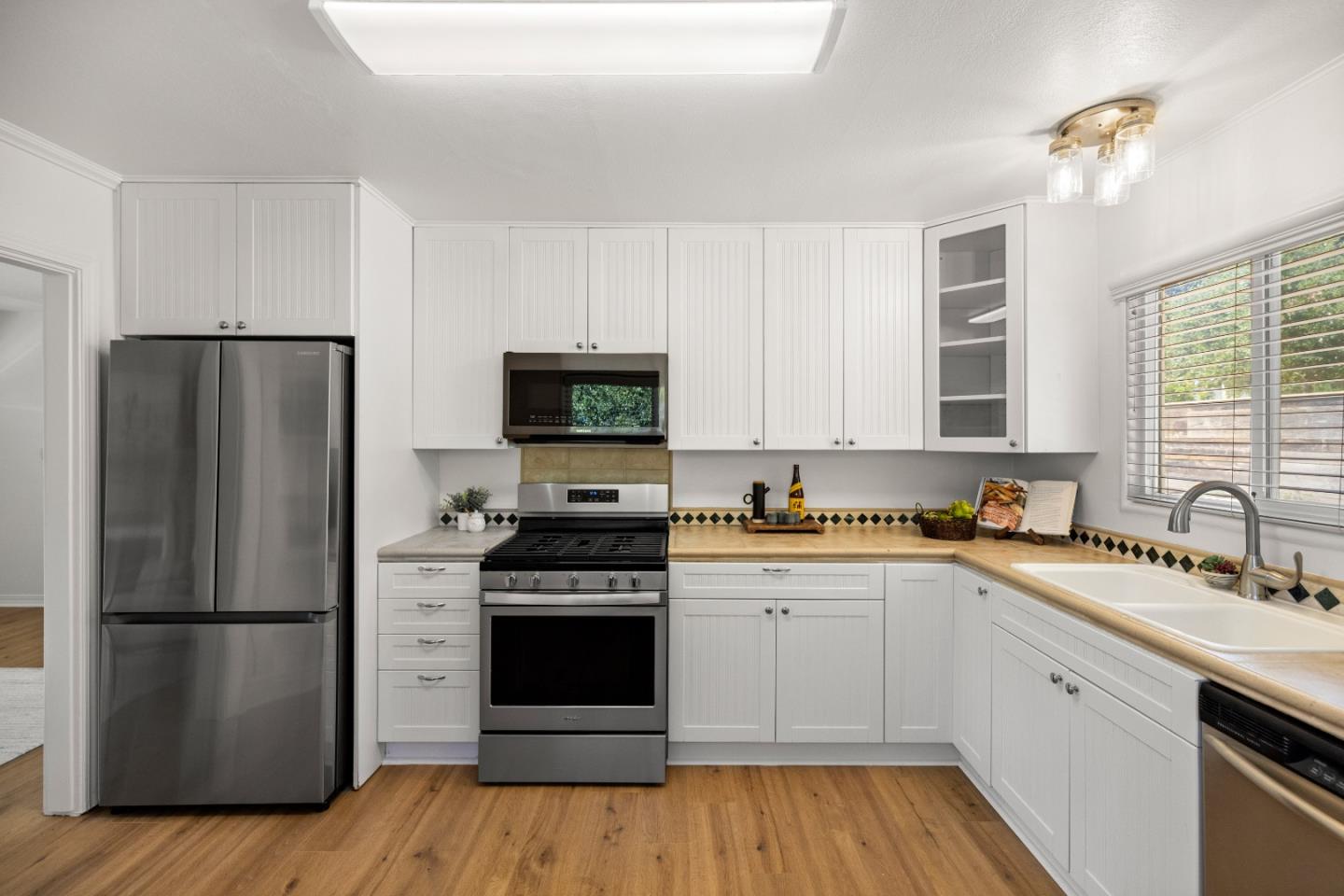 870 Portola DR