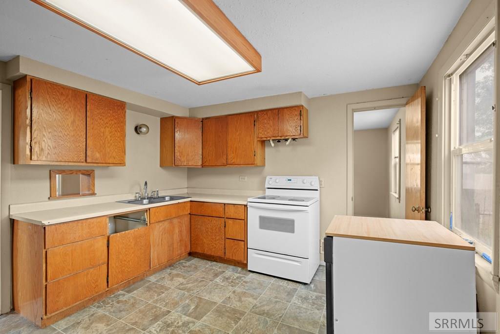 261 E 15th Street
