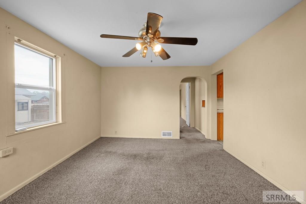 261 E 15th Street