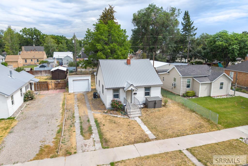 261 E 15th Street
