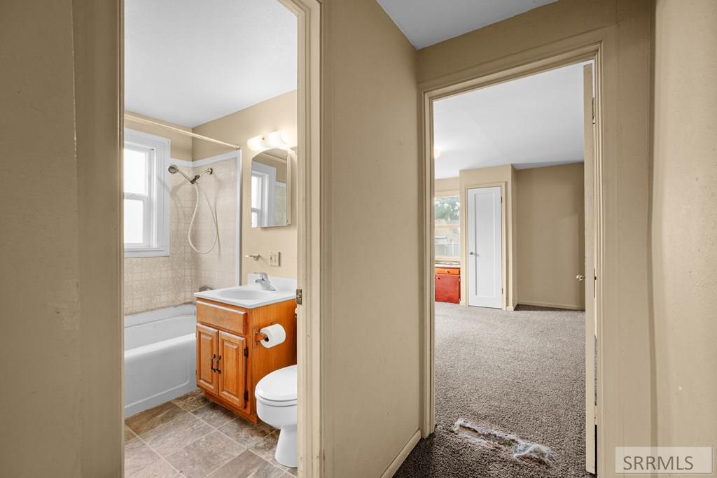 261 E 15th Street
