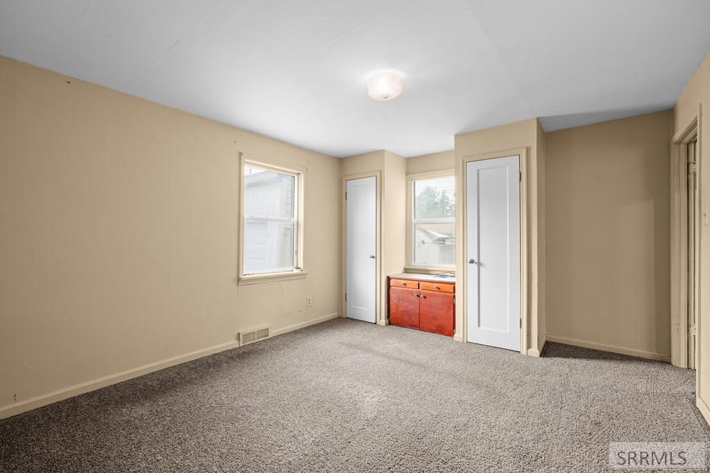 261 E 15th Street
