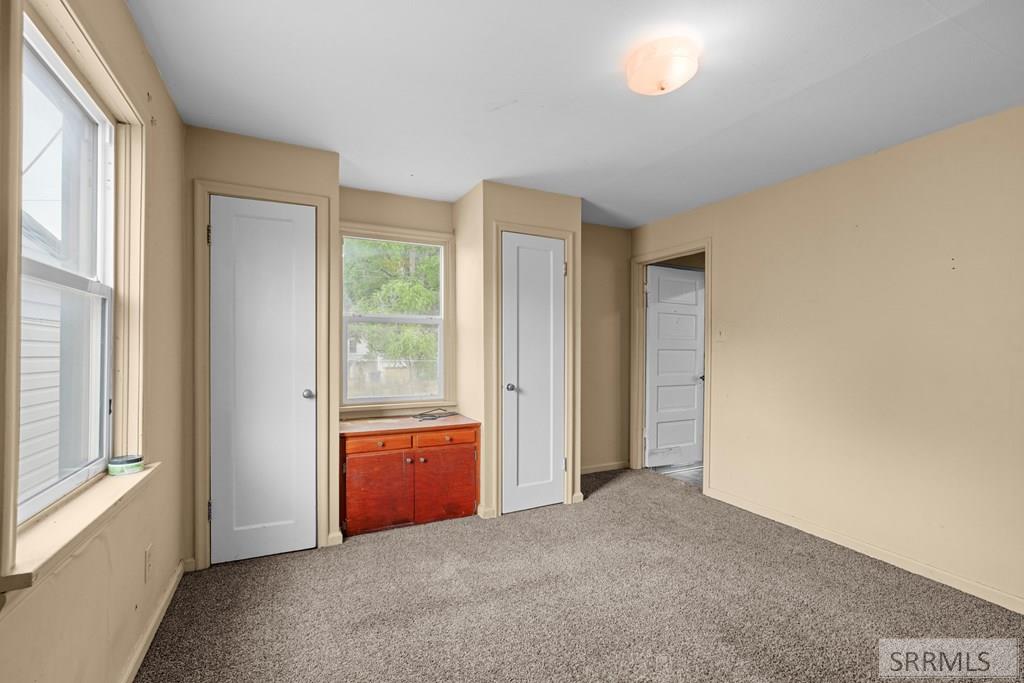 261 E 15th Street