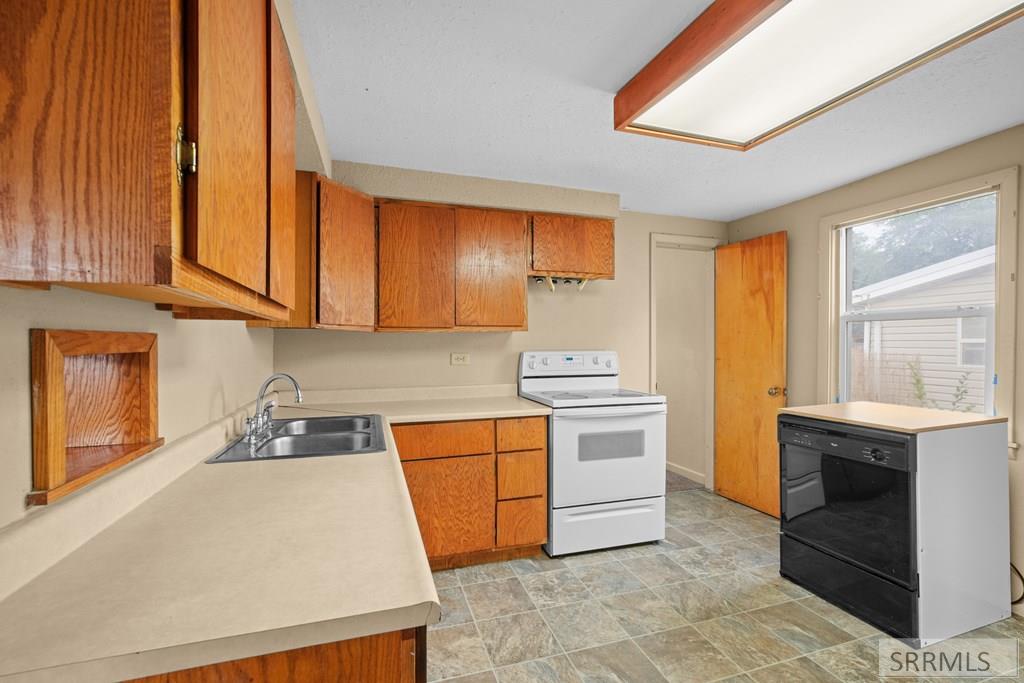 261 E 15th Street