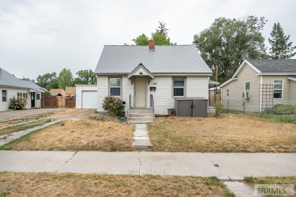 261 E 15th Street