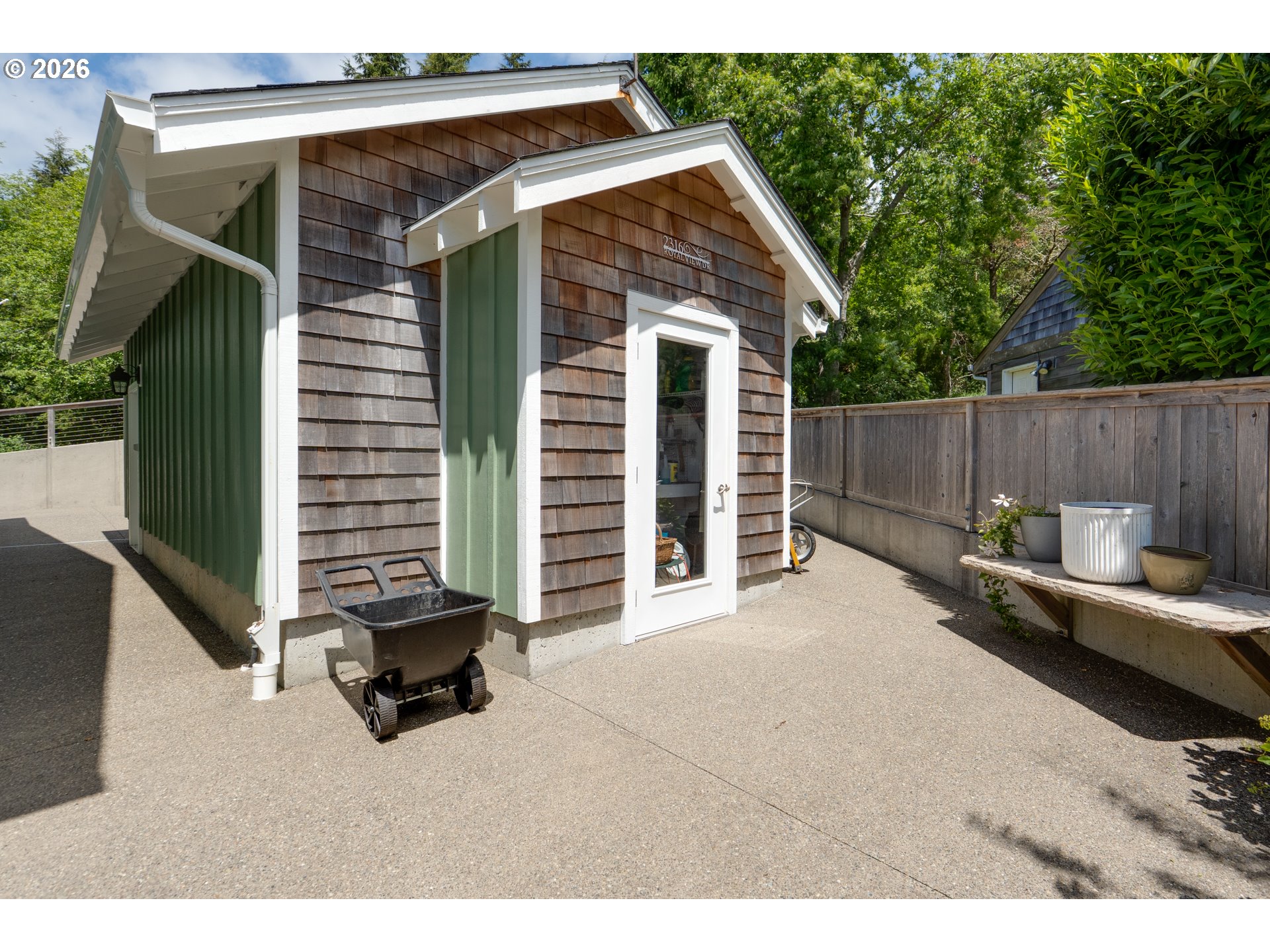 2316 ROYAL VIEW DR