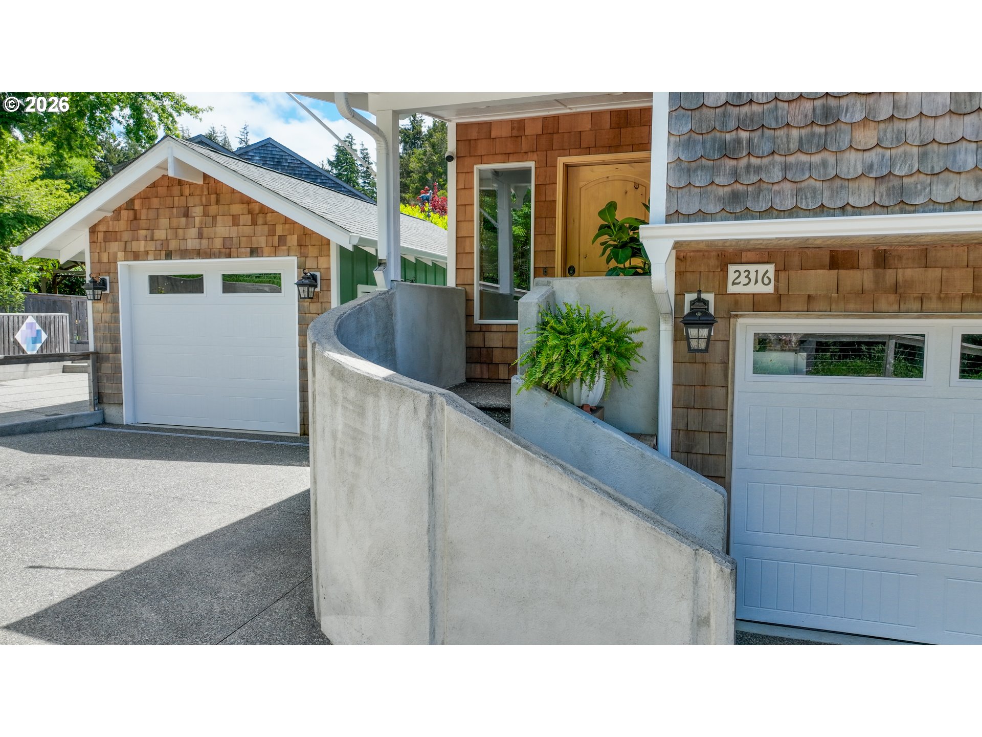 2316 ROYAL VIEW DR