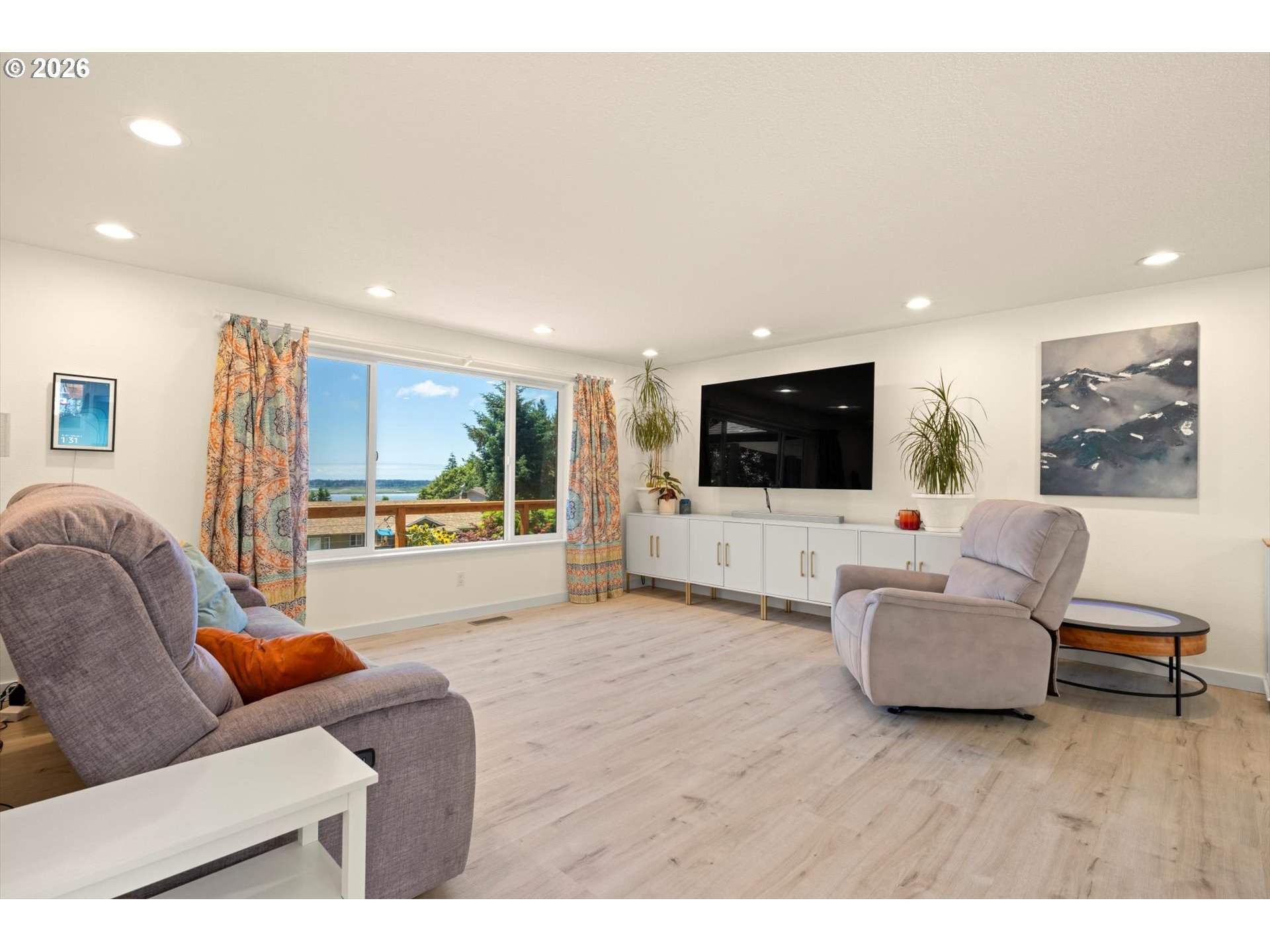 1258 SONORA AVE