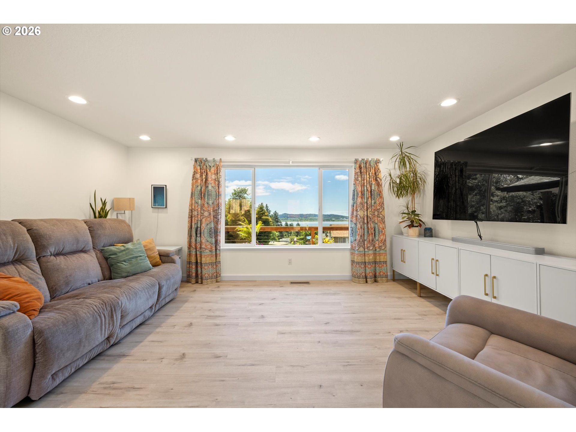 1258 SONORA AVE