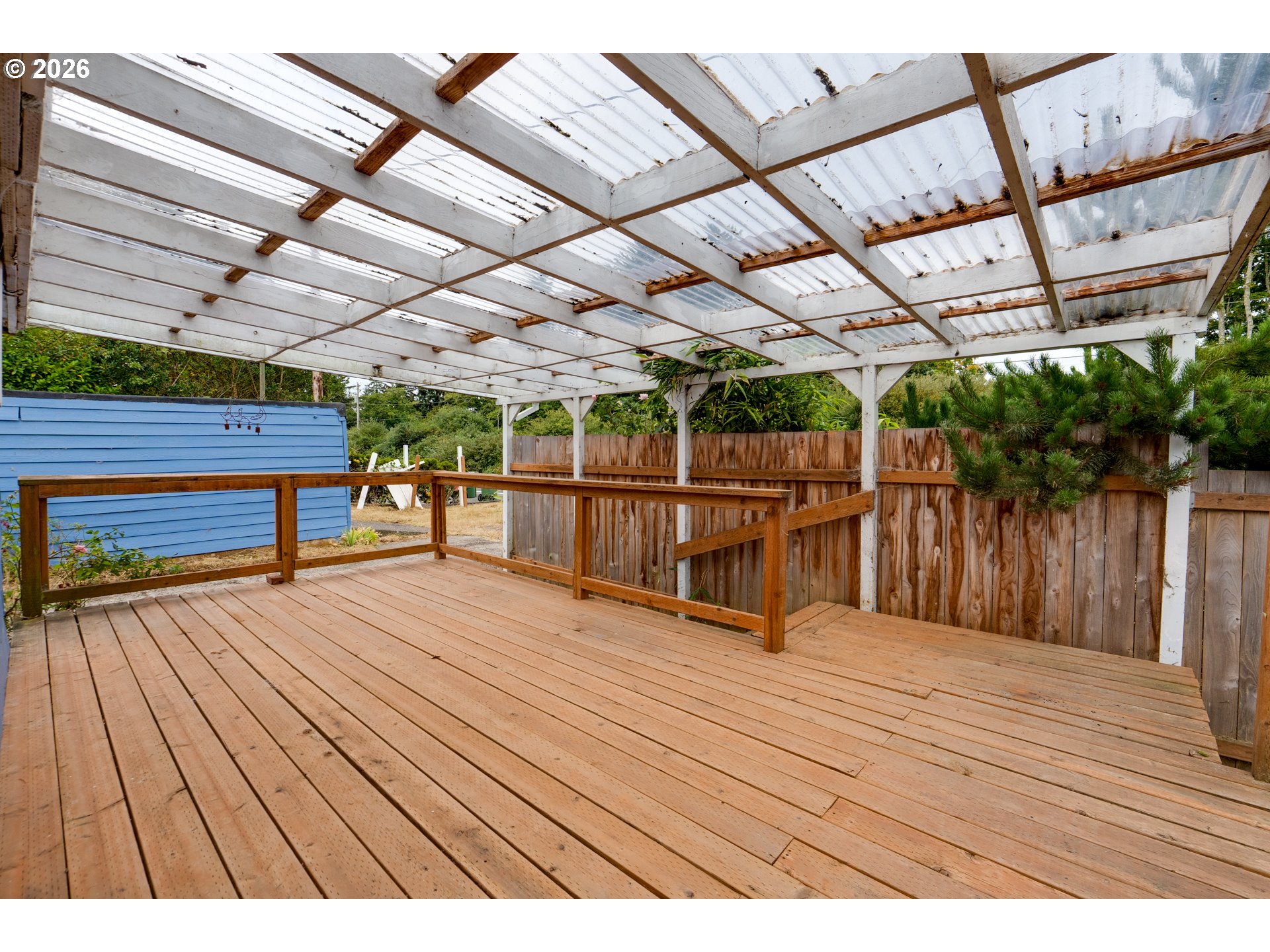 1062 NW WARRENTON DR