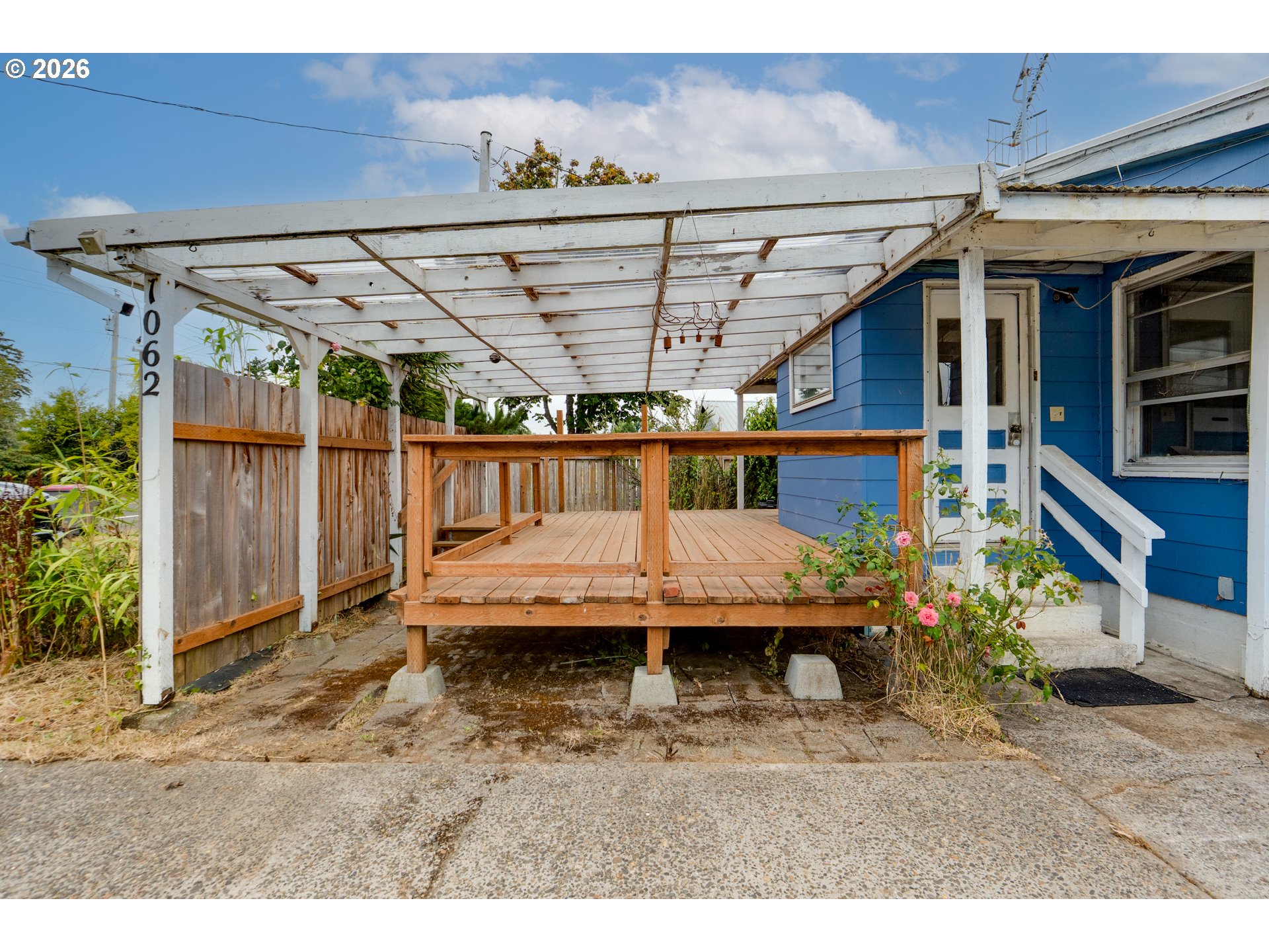 1062 NW WARRENTON DR