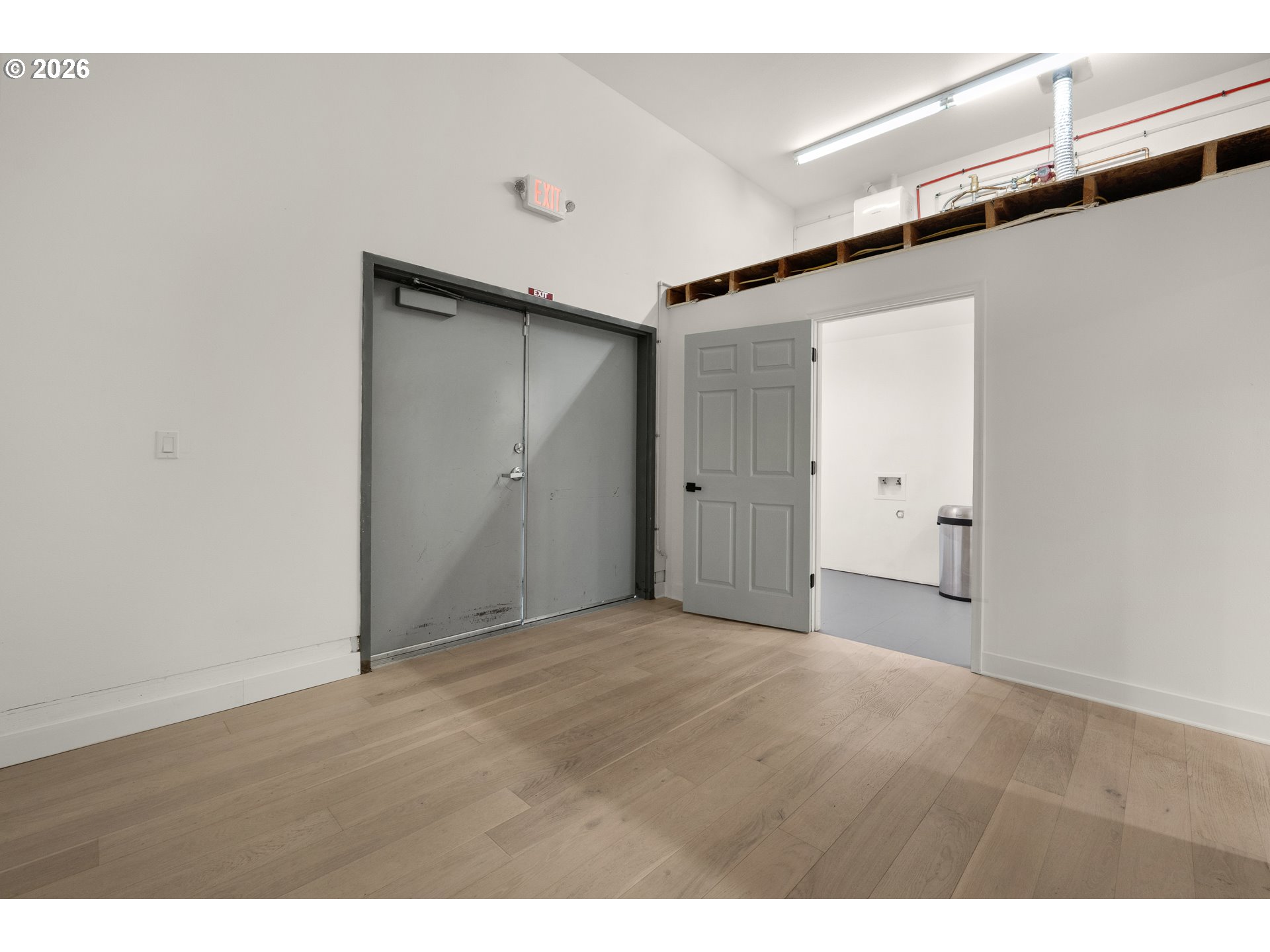 137 S MAIN AVE