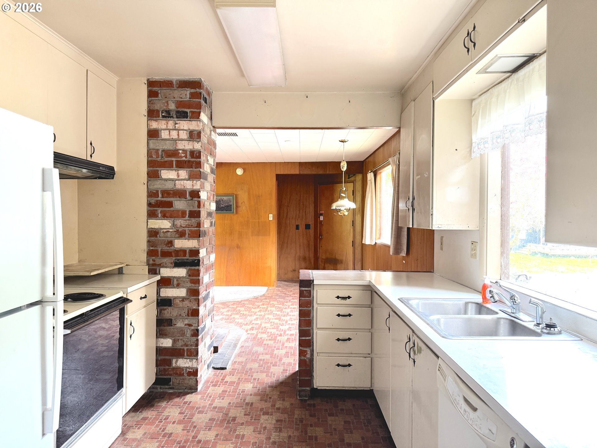 735 3RD AVE