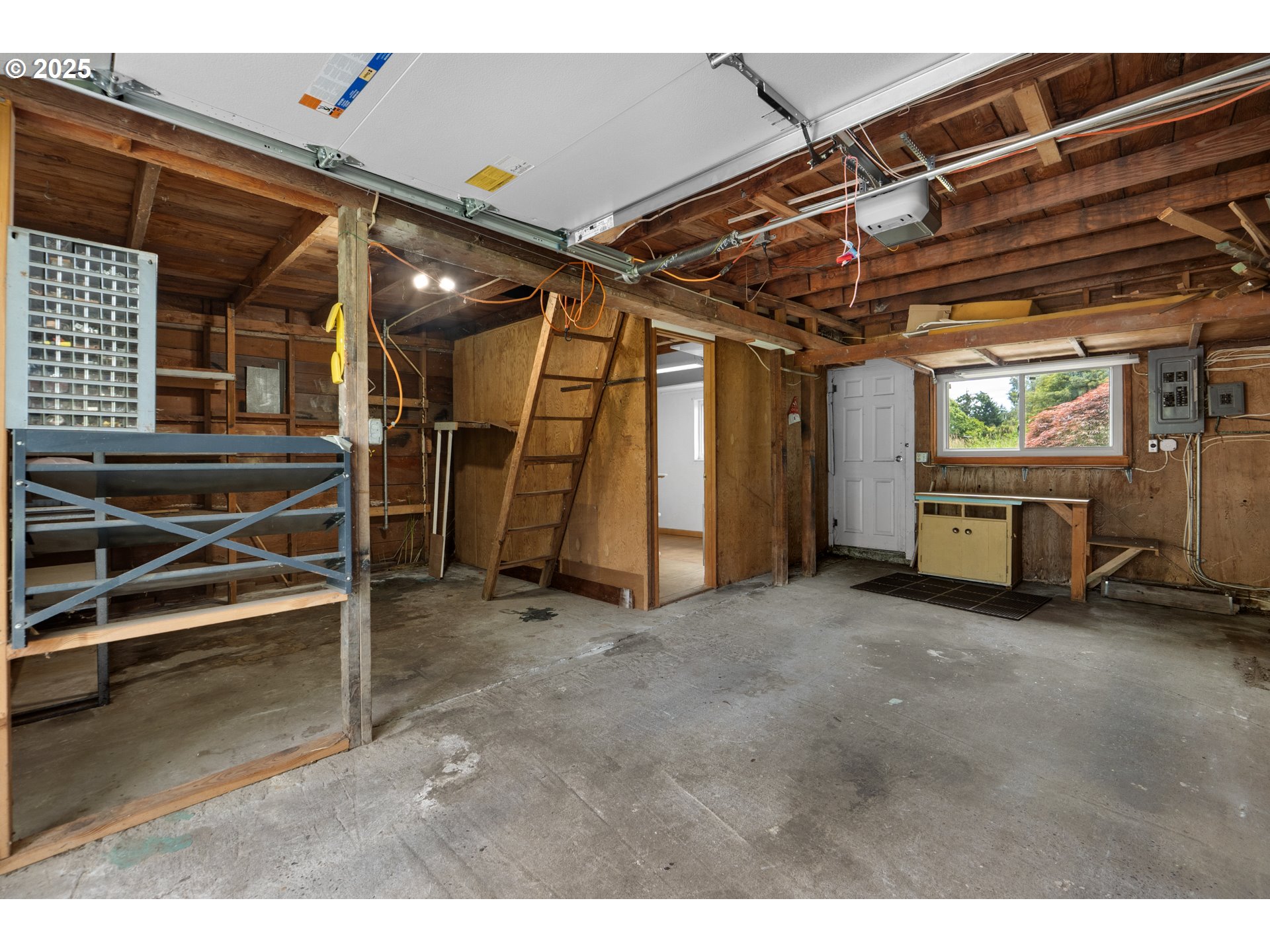 1070 E HARBOR DR