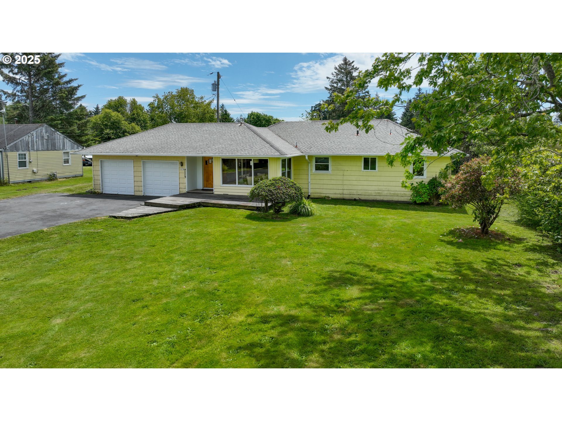 1070 E HARBOR DR
