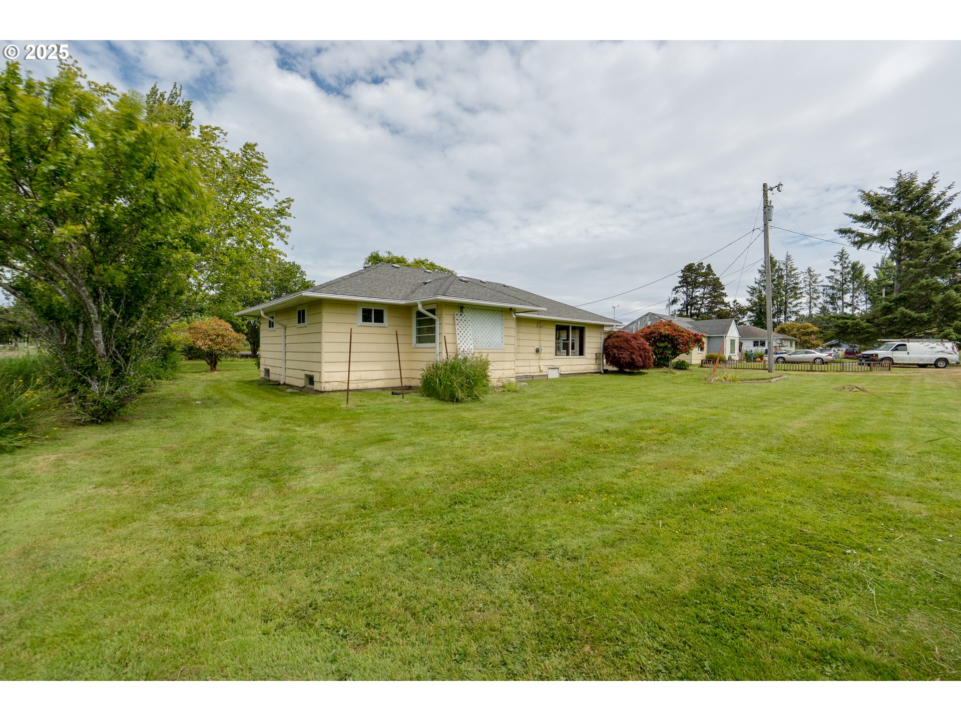 1070 E HARBOR DR