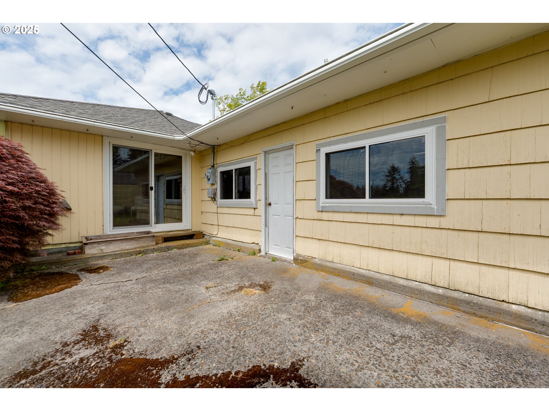 1070 E HARBOR DR
