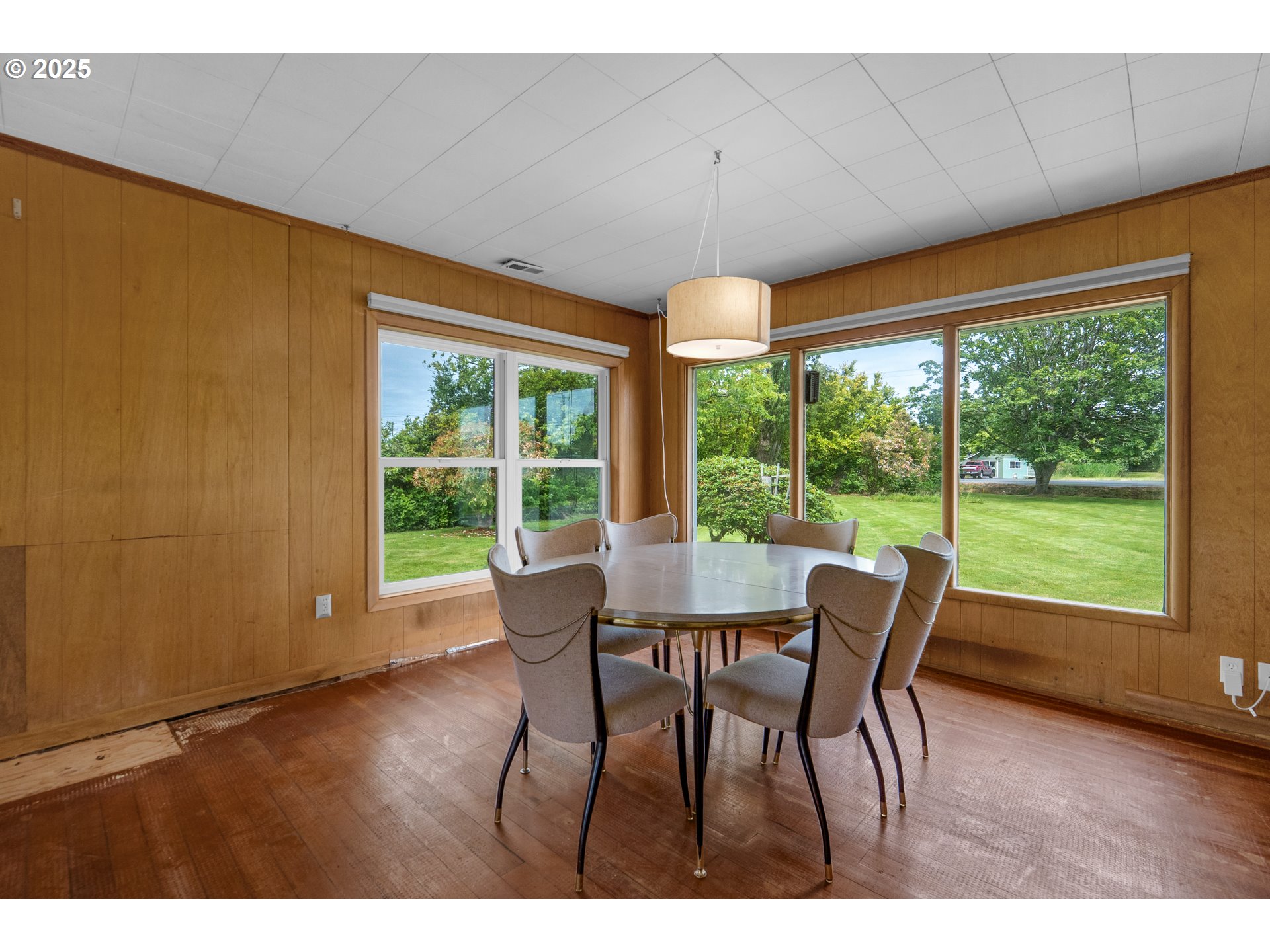 1070 E HARBOR DR