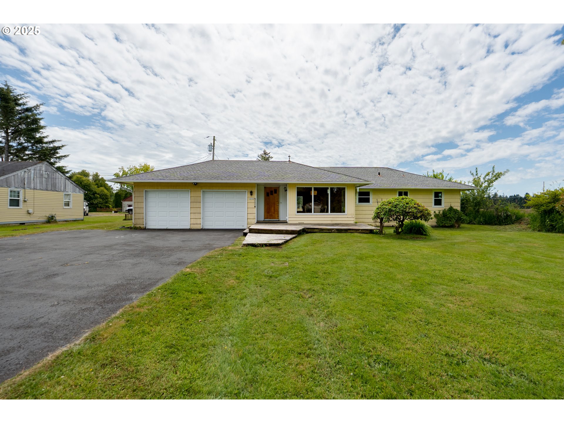 1070 E HARBOR DR