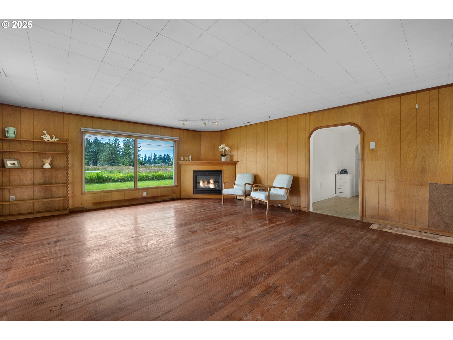 1070 E HARBOR DR