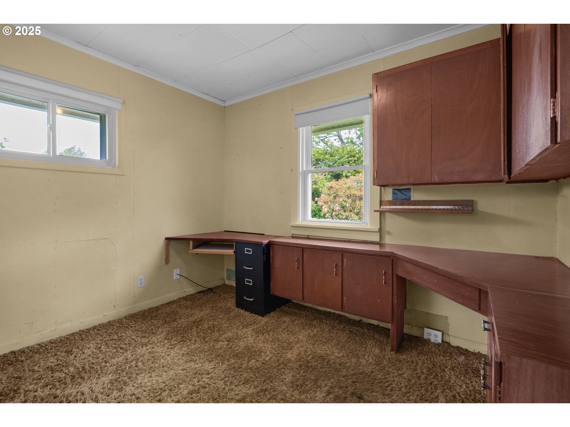 1070 E HARBOR DR