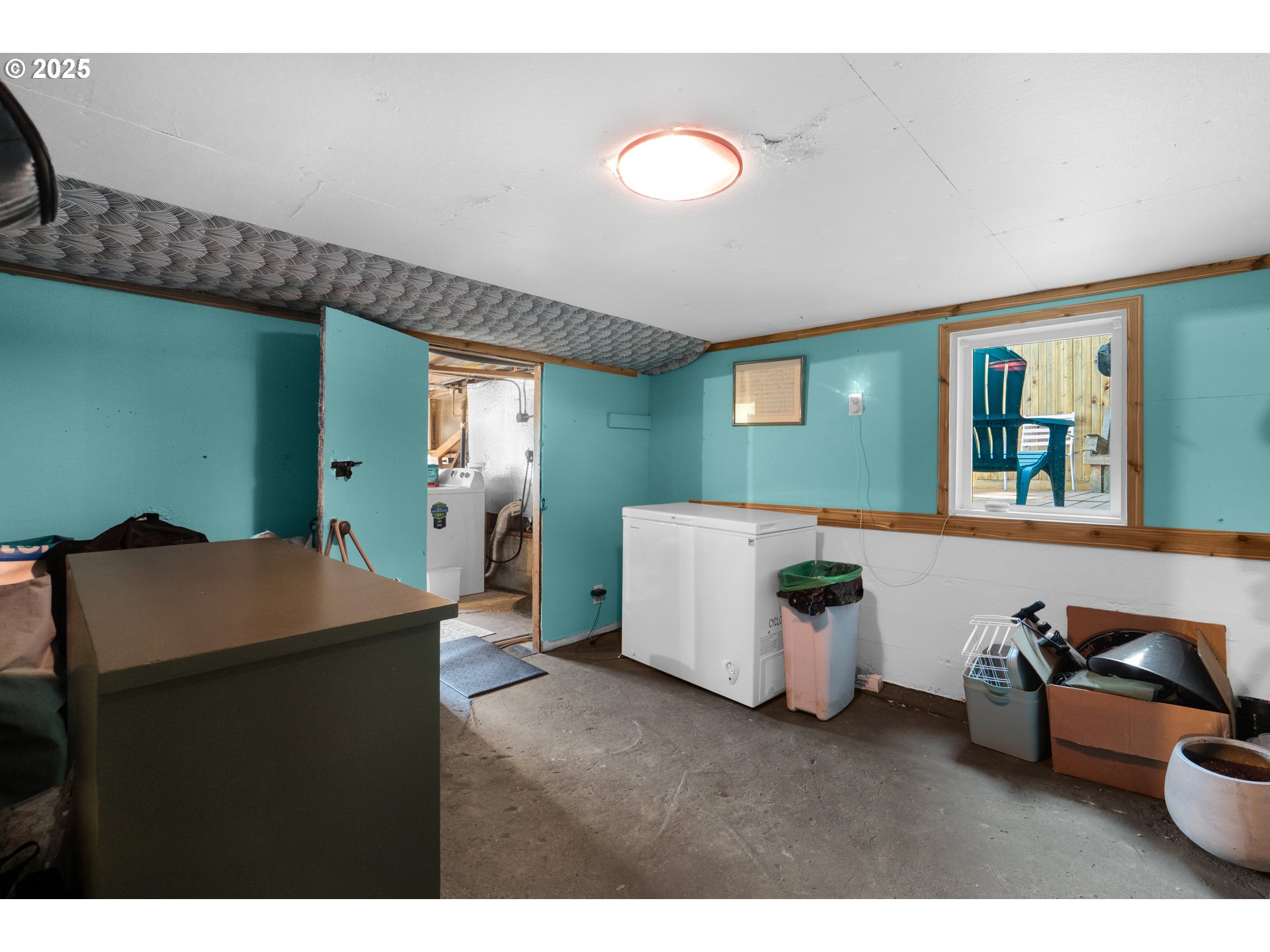 435 W MARINE DR