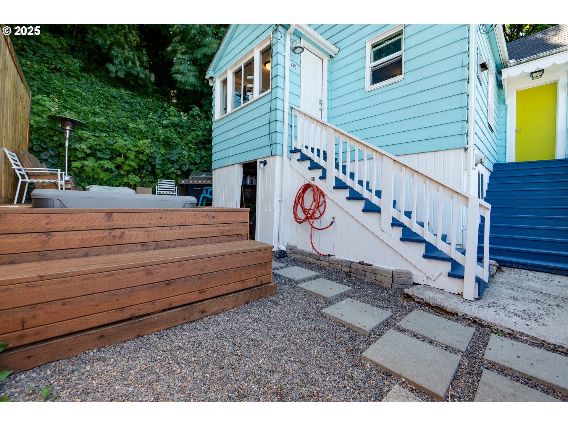 435 W MARINE DR