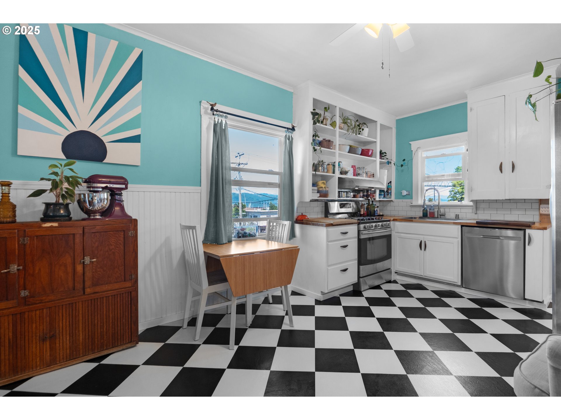 435 W MARINE DR
