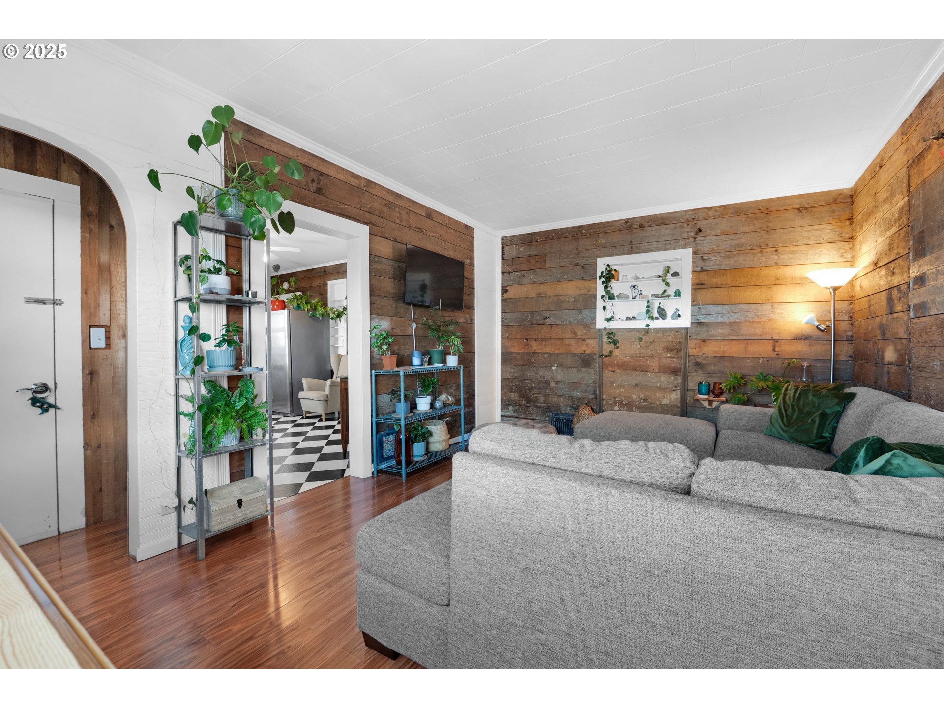 435 W MARINE DR